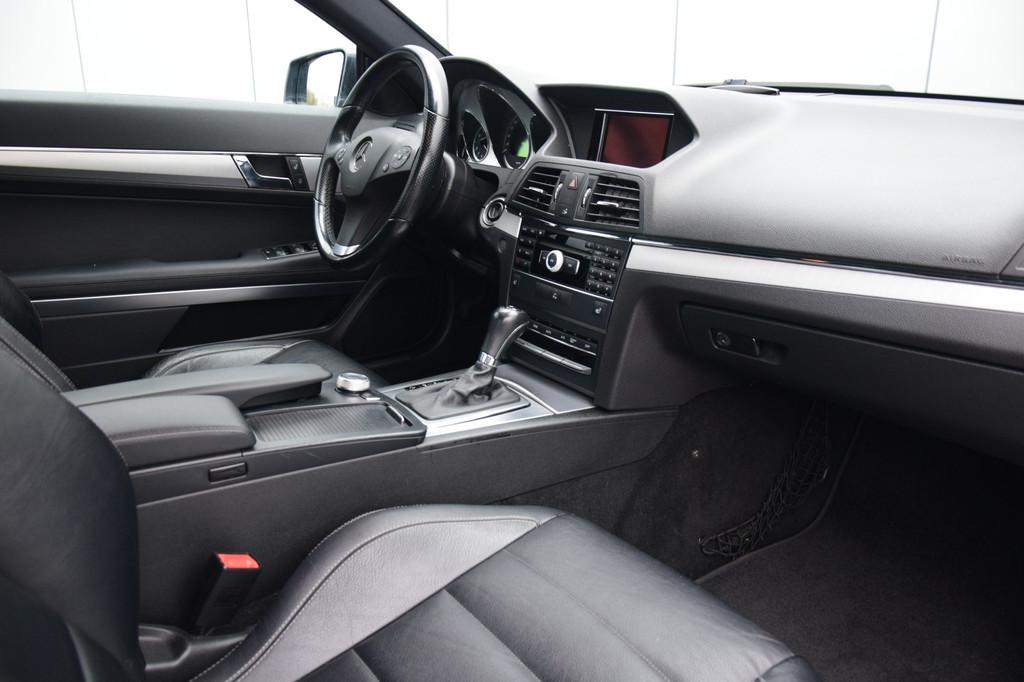 Mercedes-Benz E-Klasse Coupé 250 CGI Elegance Bi-Xenon Leer, Auto's, Mercedes-Benz, Euro 5, Zwart, 4 cilinders, 4 stoelen