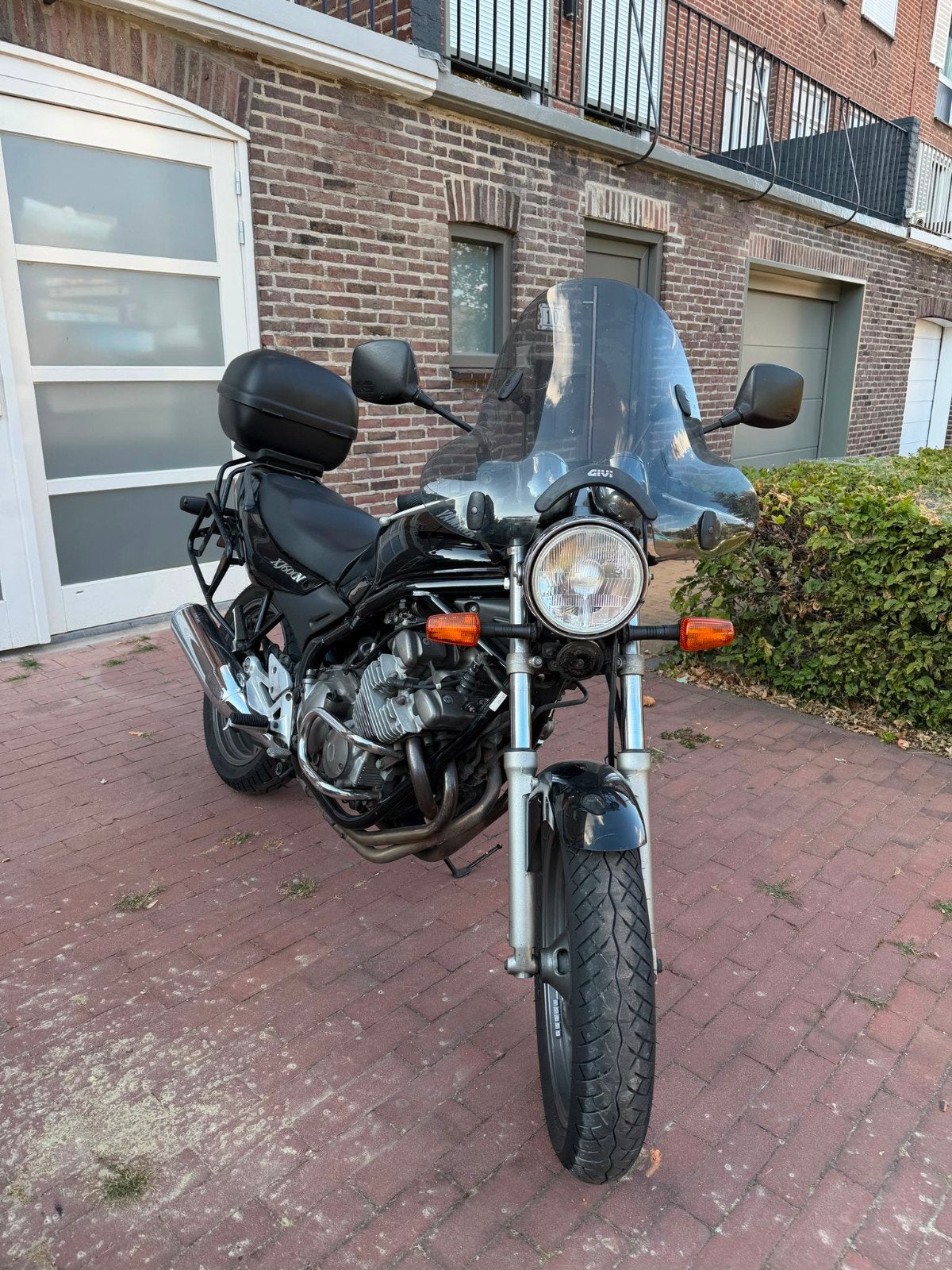 Yamaha XJ600N, Particulier, Naked bike