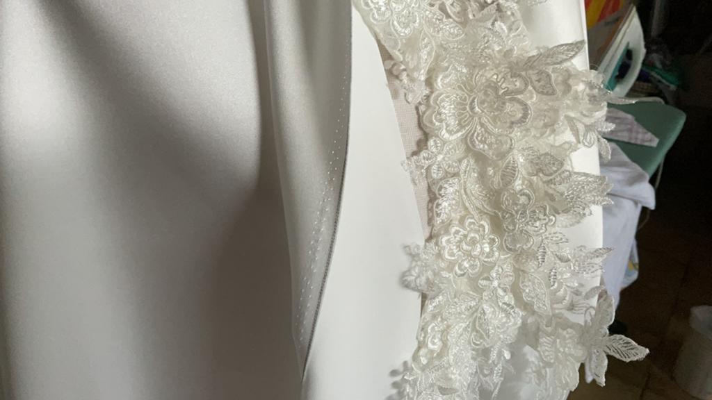 Witte en beige bruidssatijn soepel 5 mtr met voering, Ophalen of Verzenden, Nieuw