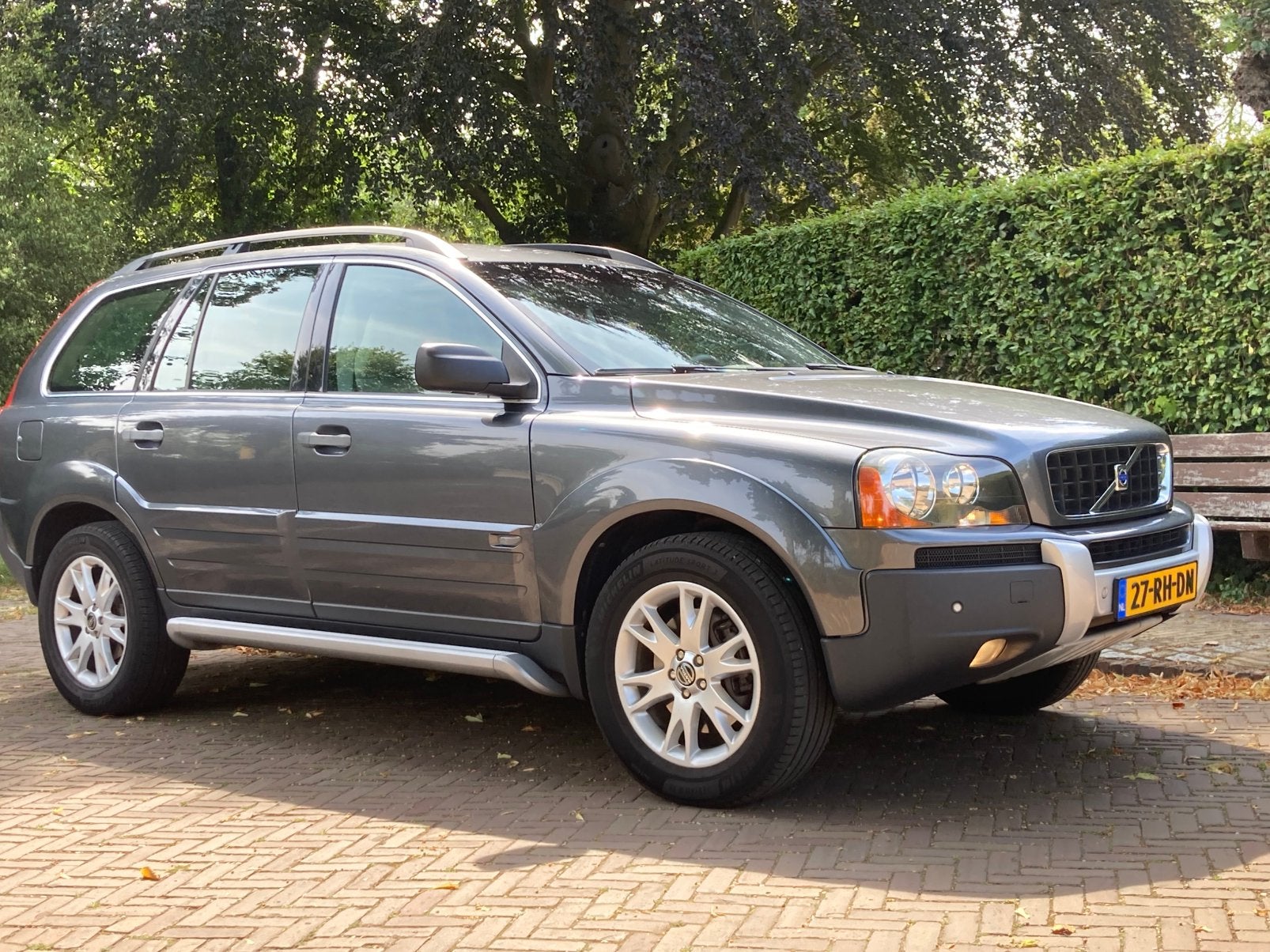 Volvo XC90 2.5 T Geartronic 7 pers. 2005 Antraciet Grijs, Auto's, Volvo, Beige, 7 stoelen, 2521 cc, Vierwielaandrijving