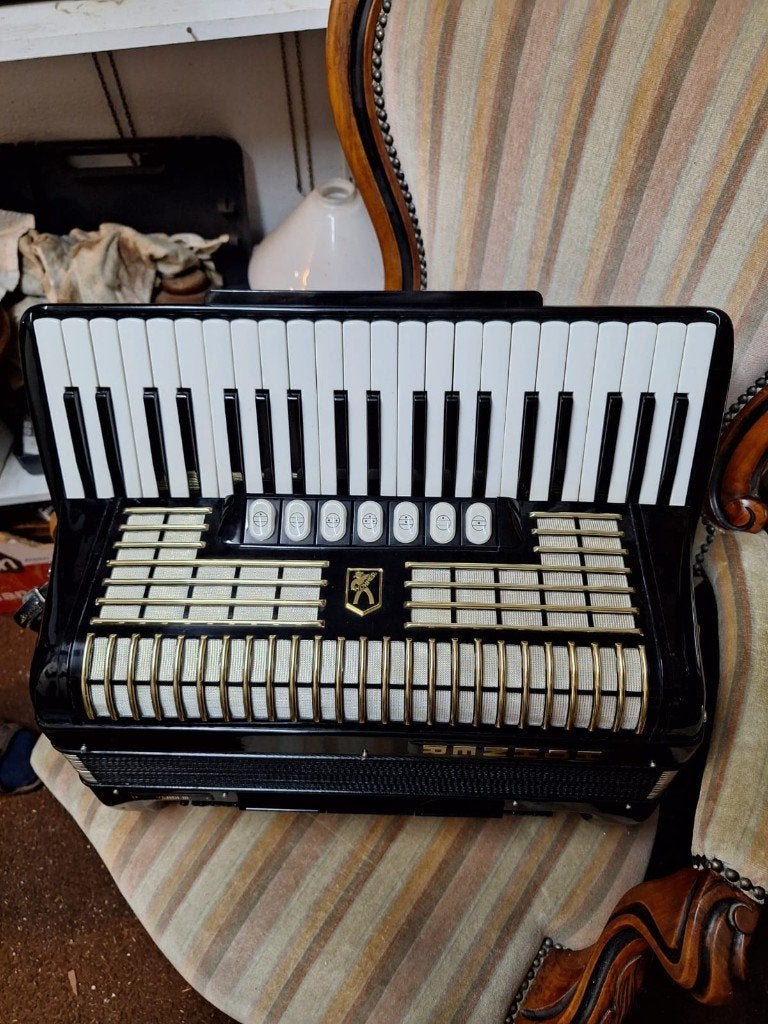 hohner 120 bassen ,met pols register, Ophalen, Met koffer, Toetsaccordeon, Zo goed als nieuw