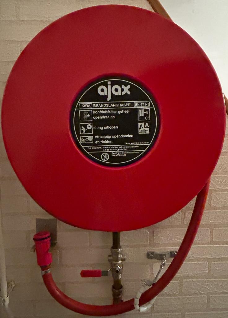 Te koop : Brandslang van Ajax op haspel, Ophalen, Zo goed als nieuw, Brandblusser