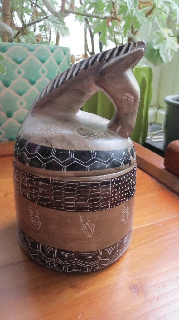 Afrika, aardewerk zebra of ezel, sier potje, sgraffito kunst, Antiek en Kunst, Steen/keramiek, Doos, 14 cm, Meerkleurig