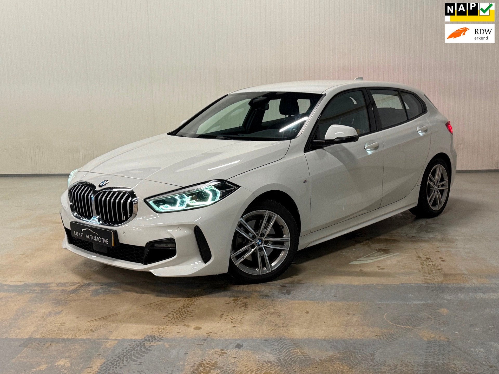 BMW 1-serie 118i Executive Edition | NAP | M-SPORT | SHADOW, Auto's, Dealer onderhouden, 136 pk, Gebruikt, Wit
