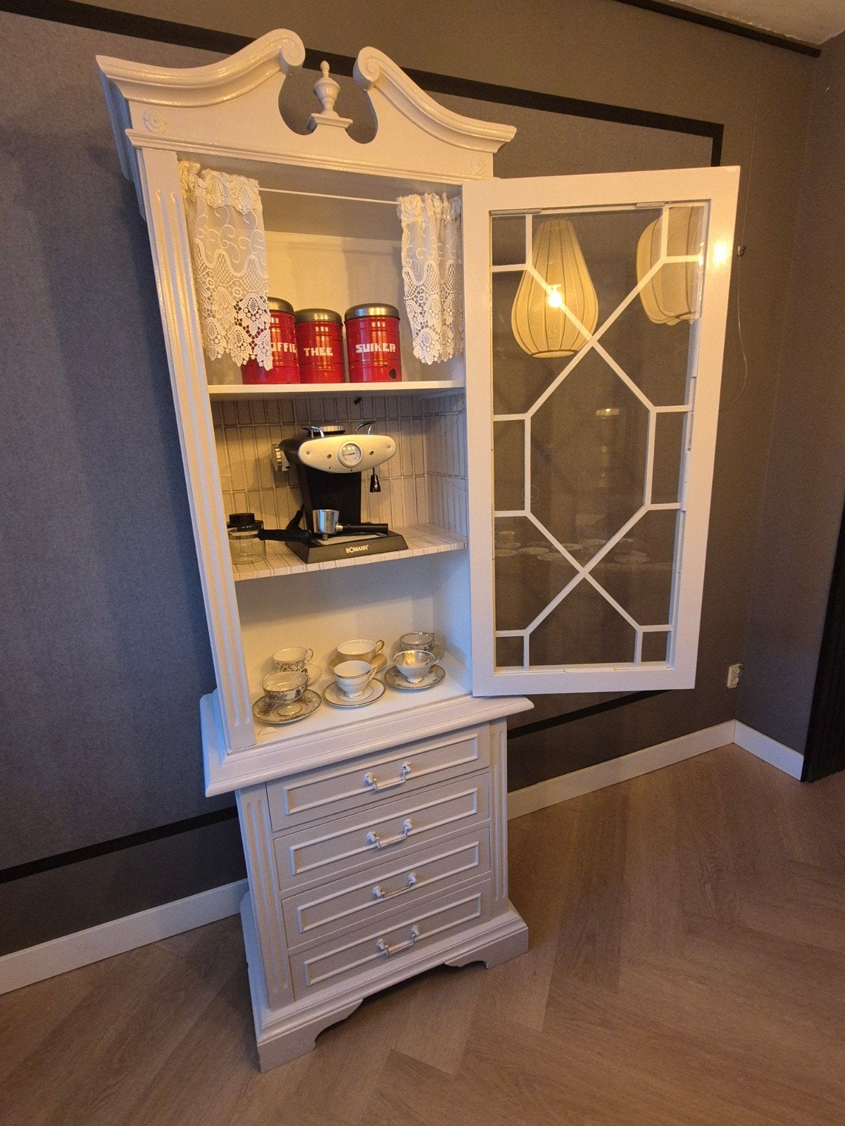 unieke pastelroze koffiekast/bar met glas en houtsnijwerrk, Ophalen, Gebruikt, Met lade(s), 50 tot 100 cm