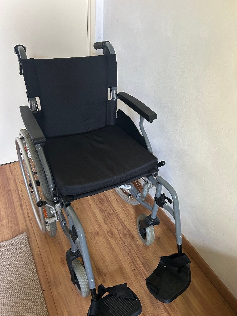 rolstoel met kussen en steunen, Ophalen, Inklapbaar, Gebruikt, Duwrolstoel