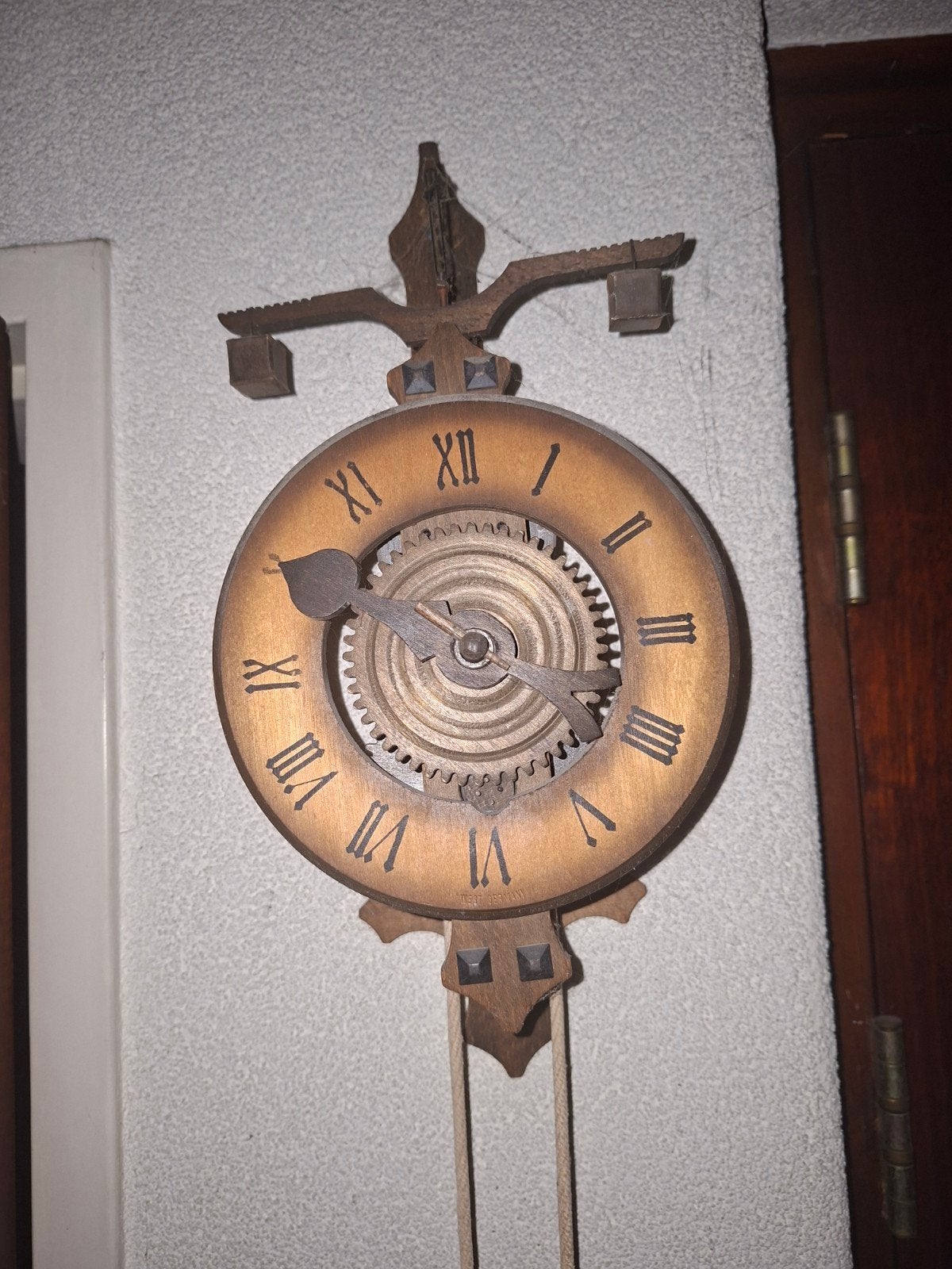 Antieke houten wandklok met Romeinse cijfers, Antiek en Kunst, Antiek | Klokken, Ophalen of Verzenden