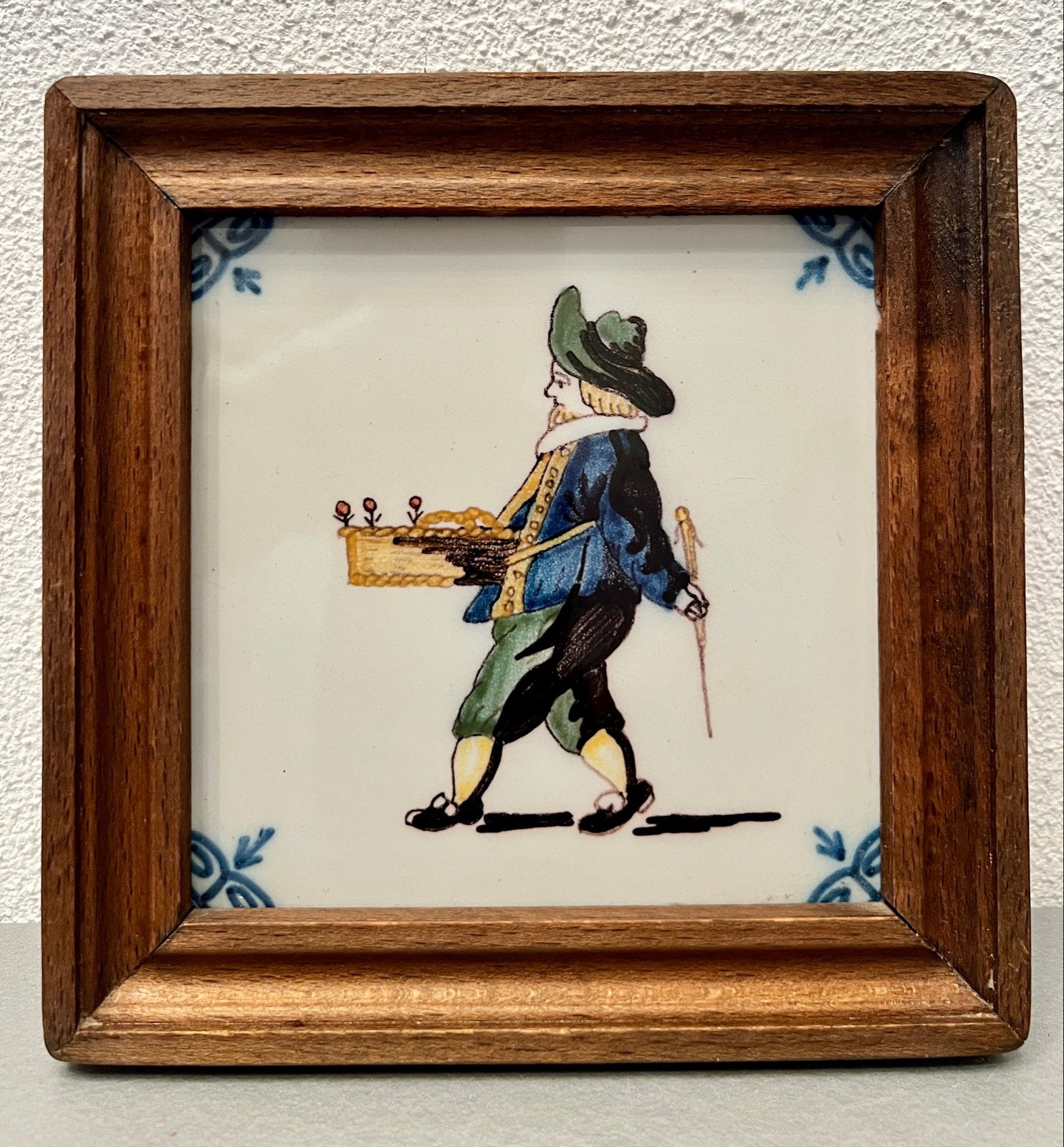 Antieke Makkum tegel in lijst - Hollandse folklore, Ophalen of Verzenden