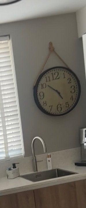 Wandklok 60 diameter (Nieuwegein), Huis en Inrichting, Woonaccessoires | Klokken, Ophalen, Zo goed als nieuw, Analoog, Wandklok