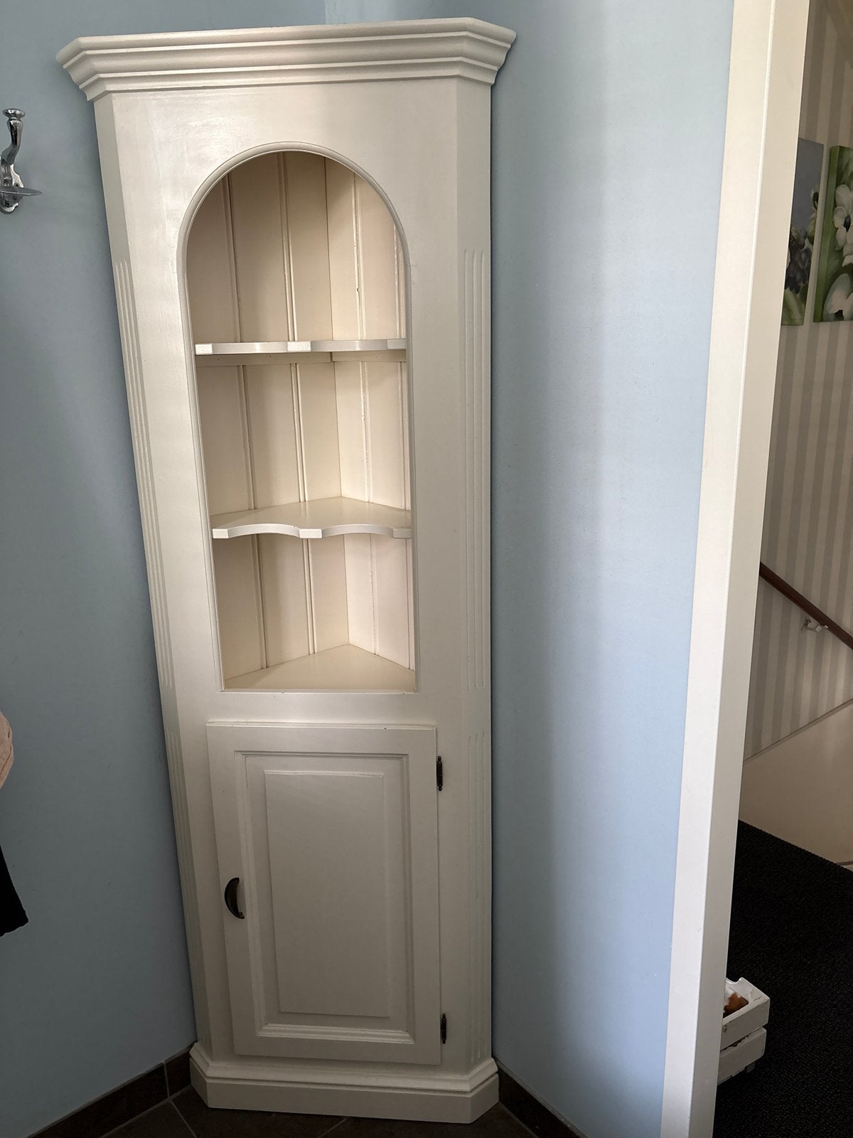 Mooi crèmekleurig houten hoekkastje, Gebruikt, 150 tot 200 cm, 25 tot 50 cm, Overige houtsoorten