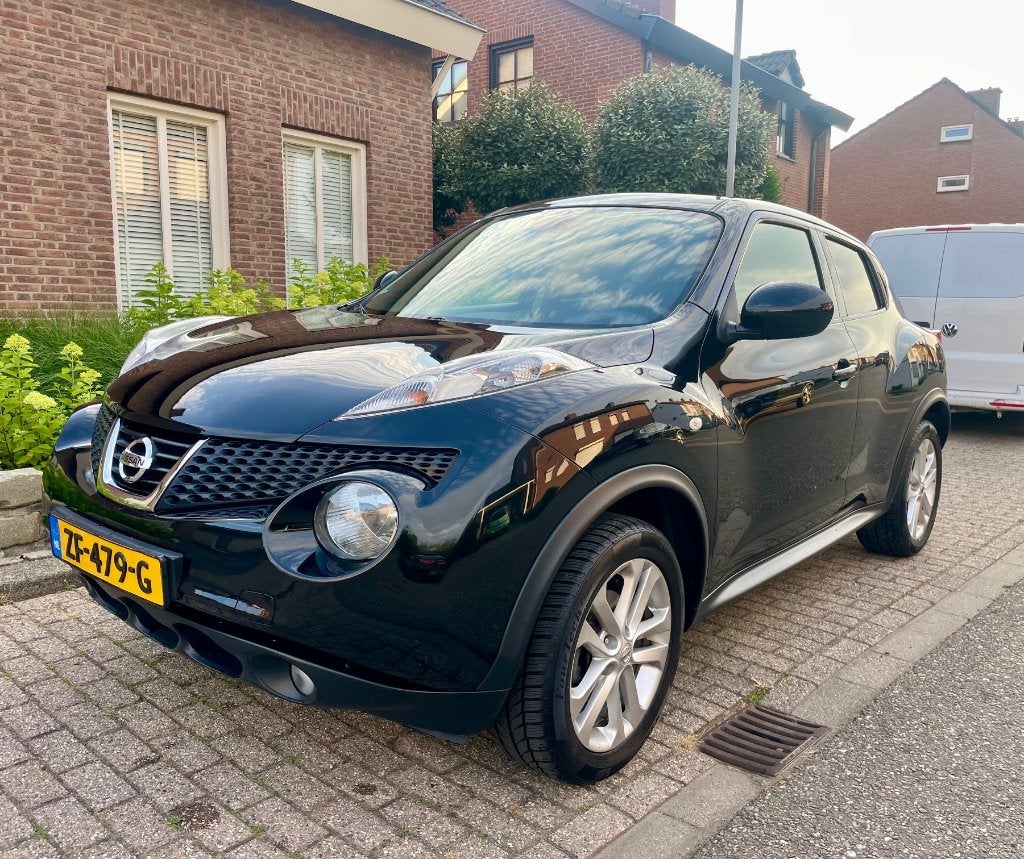 Nissan Juke 1.6 CVT  102.419 km, Leer, clima, navi, bom vol, 1250 kg, Zwart, 4 cilinders, Zwart