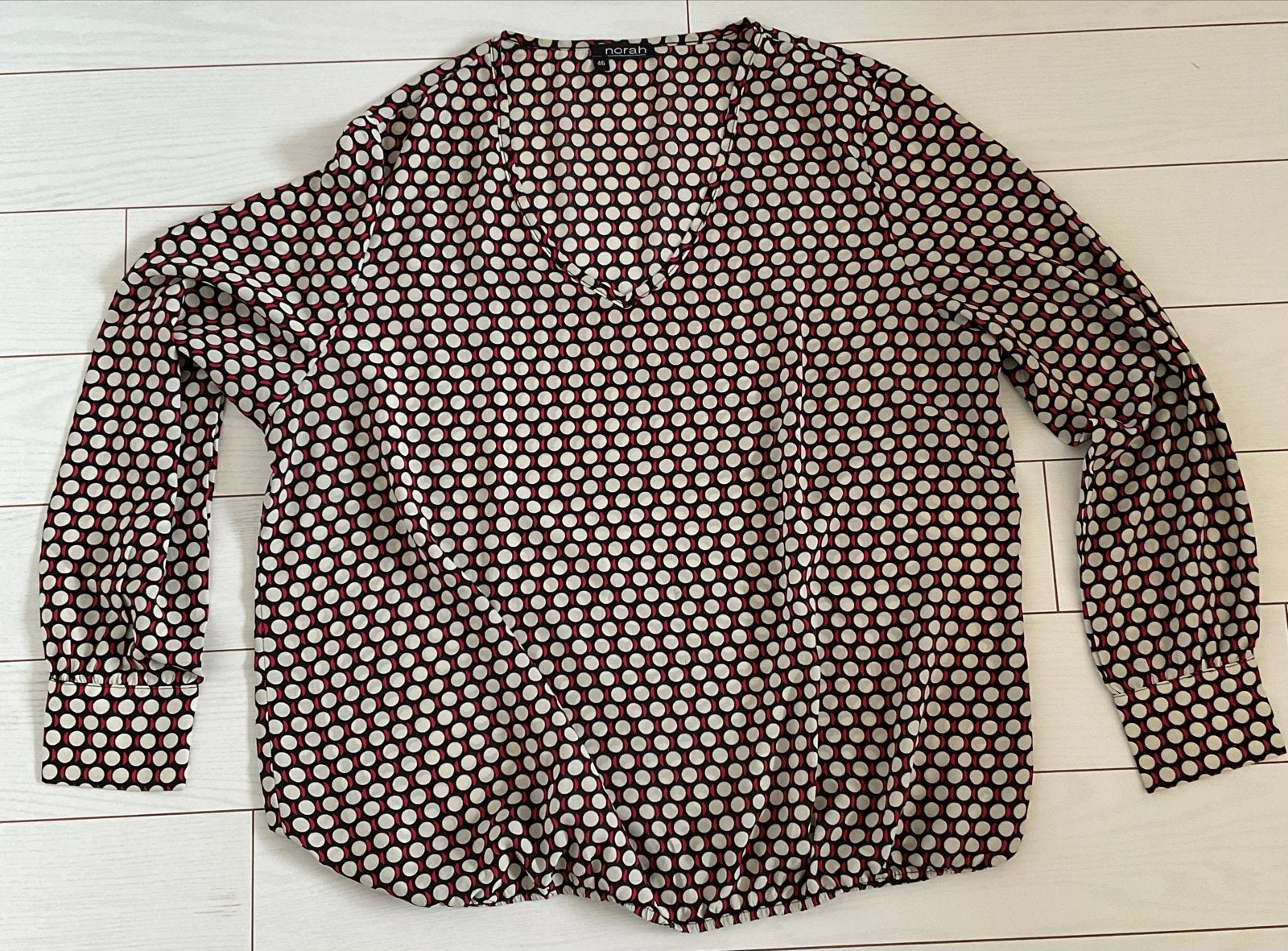 Norah blouse maat 46 met stippenpatroon, Ophalen of Verzenden, Zo goed als nieuw, Maat 46/48 (XL) of groter, Meerkleurig