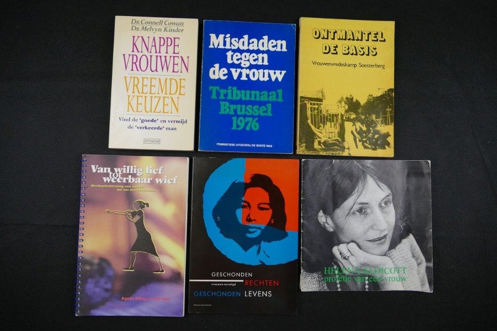 6 x Vrouwen, rechten en strijd in de maatschappij, Ophalen of Verzenden, Gelezen, Maatschappij en Samenleving, Nederland
