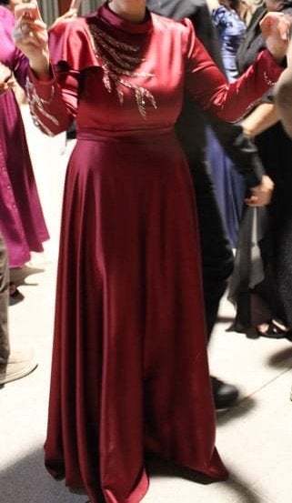 Elegante bordeauxrode galajurk met borduursels, Kleding | Dames, Galajurk, Zo goed als nieuw, Rood, Ophalen