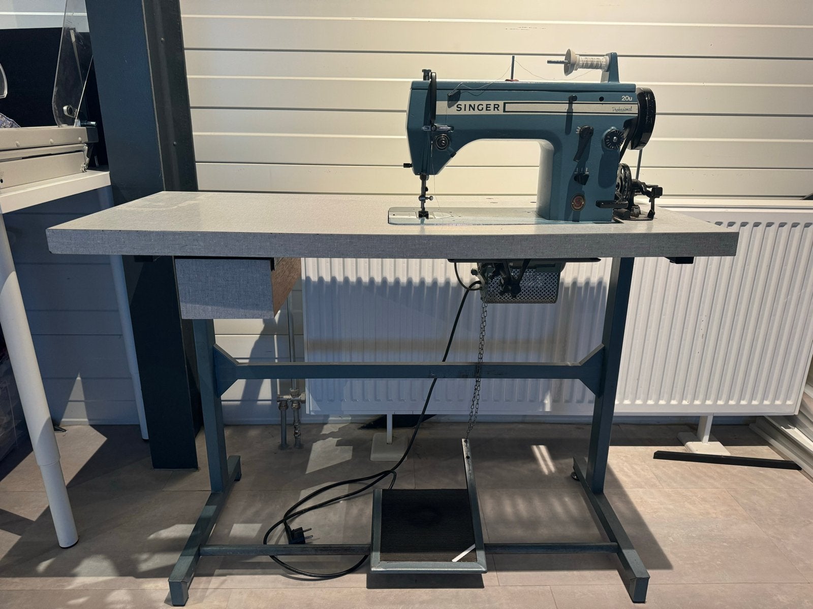 Singer 20U Industriële Naaimachine met Tafel, Ophalen, Gebruikt, Singer, Naaimachine