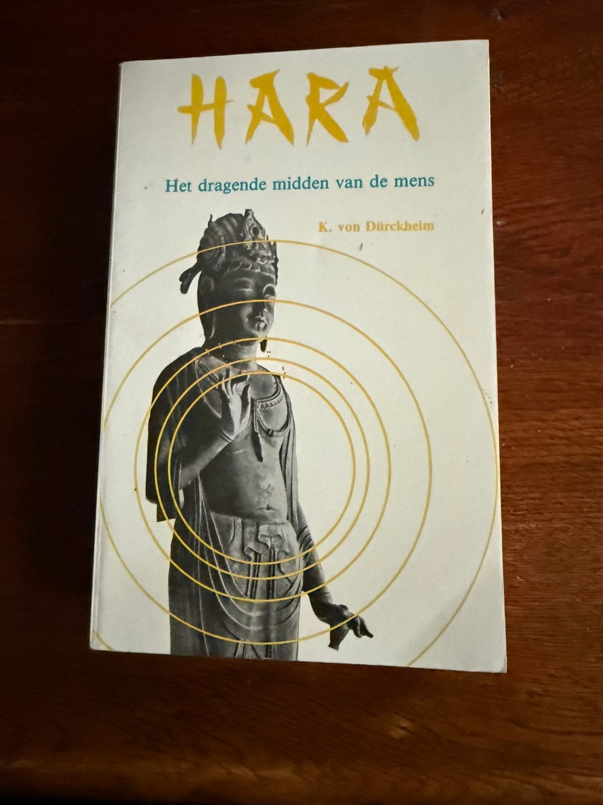 Hara: het dragende midden van mens- Karlfried von Dürckheim., Ophalen of Verzenden, Zo goed als nieuw, Spiritualiteit algemeen