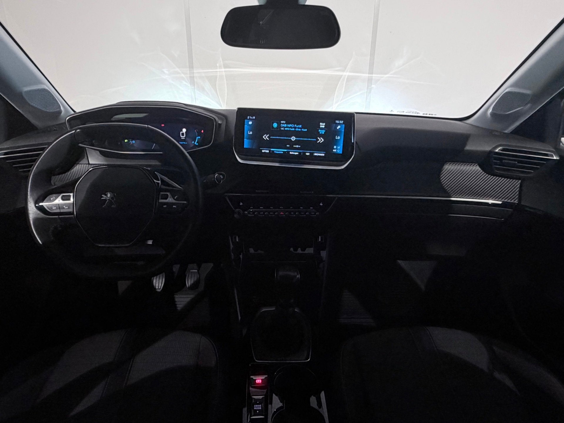 Peugeot 208 1.2 PureTech GT /3D i-Cockpit/Clima/ACC/CarPlay/, Voorwielaandrijving, Dealer onderhouden, 101 pk, Gebruikt