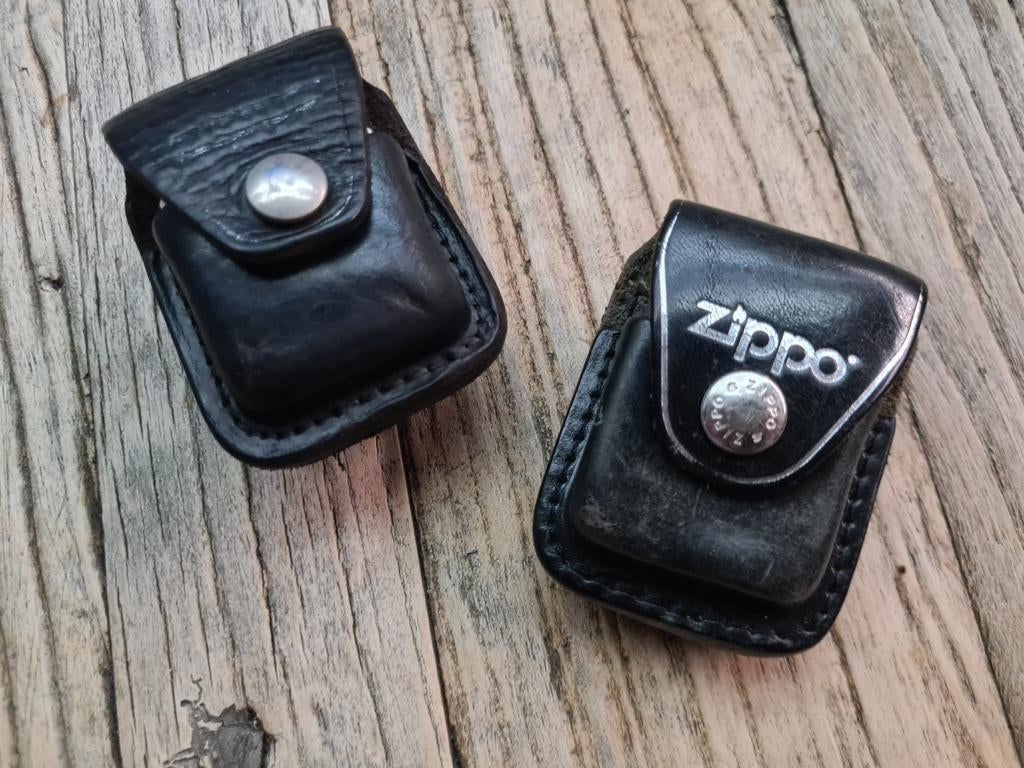 Twee Zippo lederen hoesjes, Made in USA, Ophalen of Verzenden