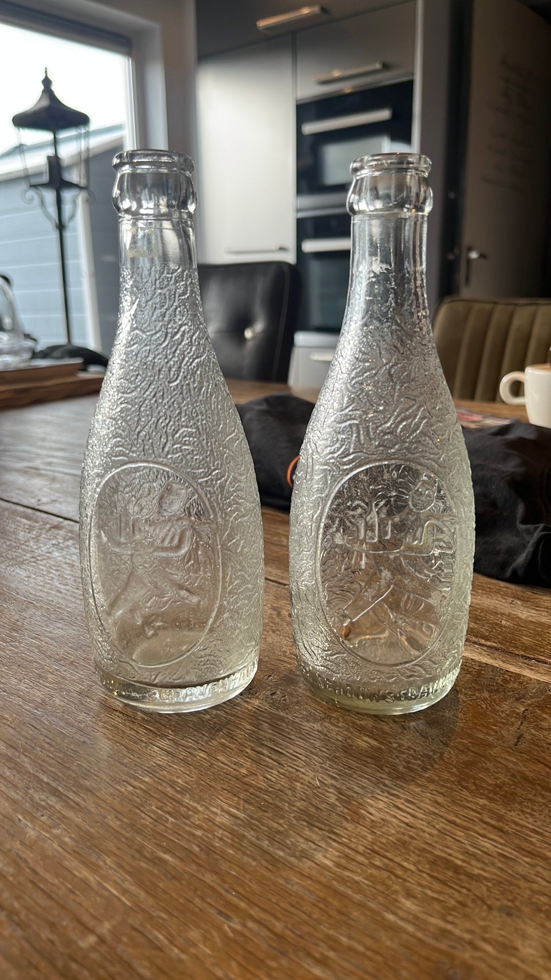 Twee oude glazen frisdrank flesjes +/-1930 Gebr.Schouw, Ophalen of Verzenden, Zo goed als nieuw