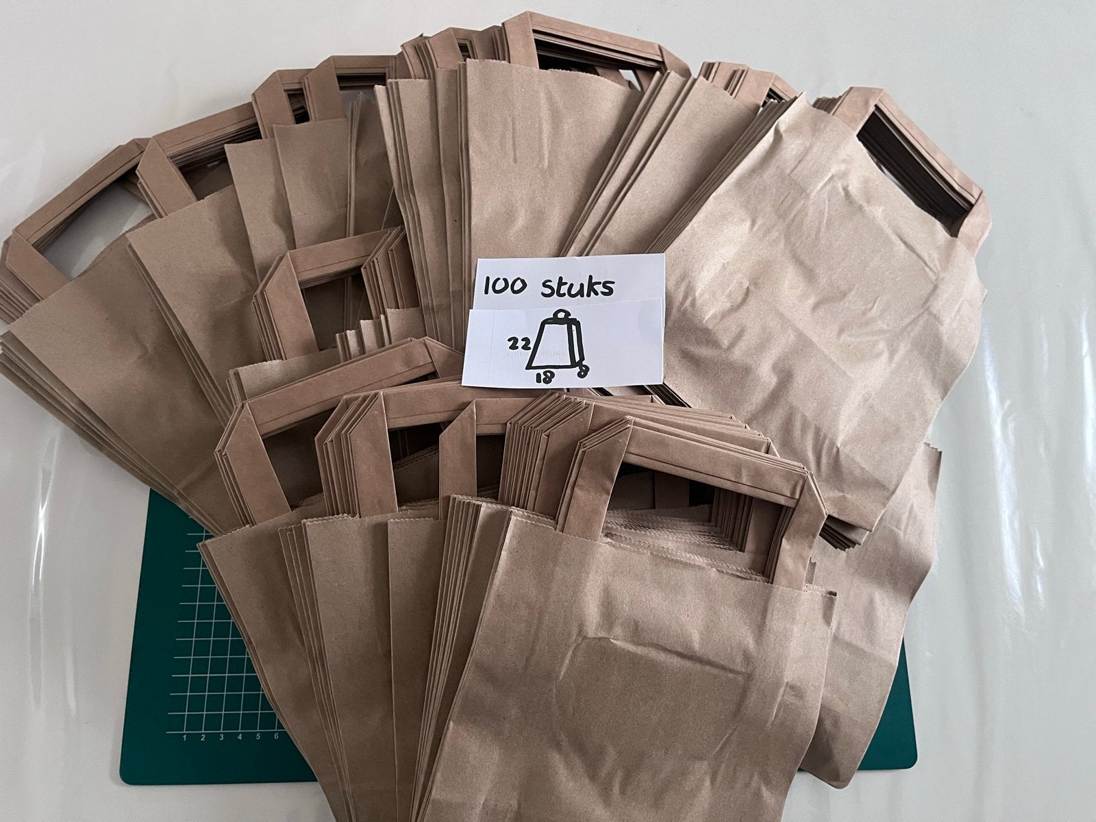 100 stuks bruine papieren zakjes met handvat, Diversen, Ophalen of Verzenden