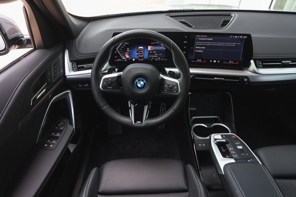 BMW X1 xDrive25e M Sport Automaat / Panoramadak / Trekhaak /, Gebruikt, Elektrische stoelverstelling, Bedrijf, Hybride Elektrisch/Benzine