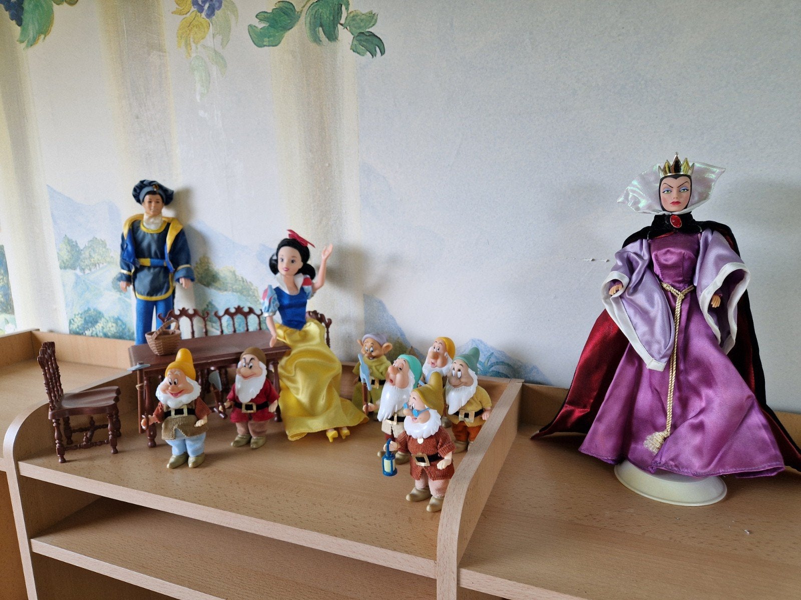 Disney Barbie Sneeuwwitje en Stiefmoeder Villains Collectie, Verzamelen, Disney, Ophalen of Verzenden, Gebruikt