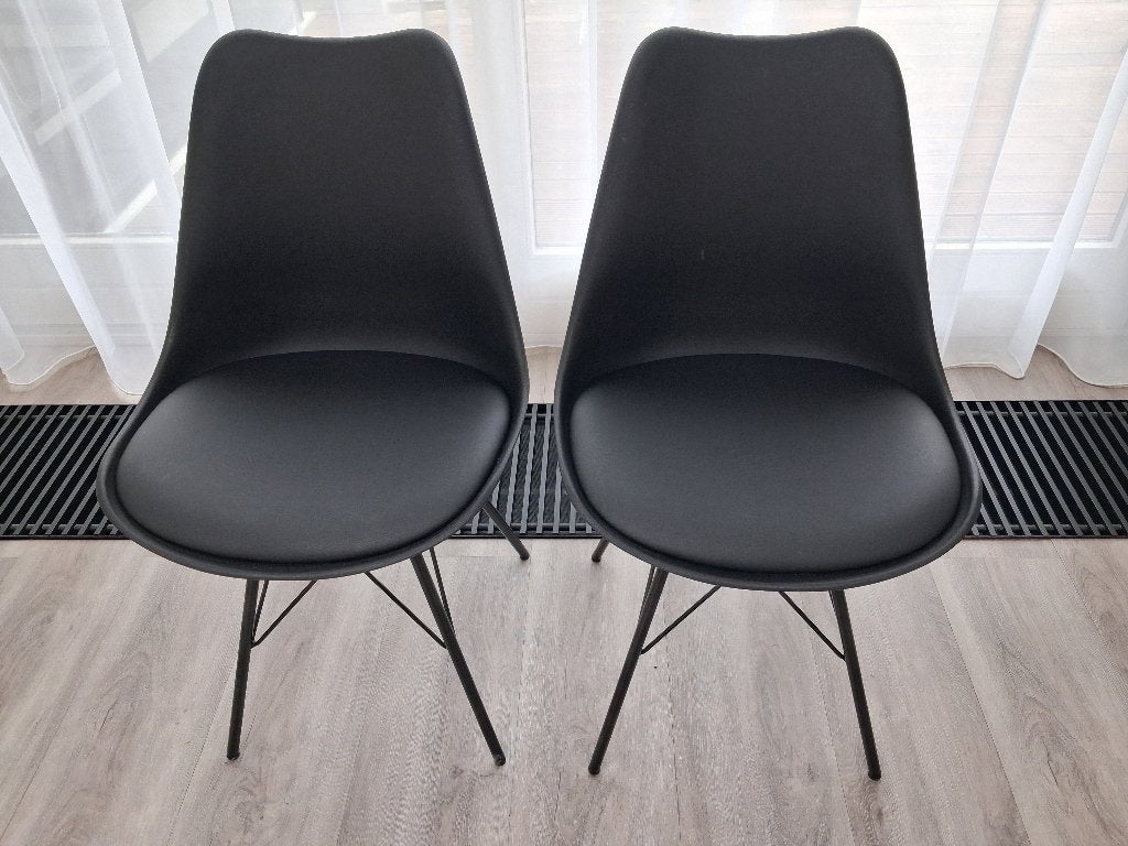2 zwarte eetkamer stoelen Jysk, Ophalen, Twee, Zwart, Zo goed als nieuw