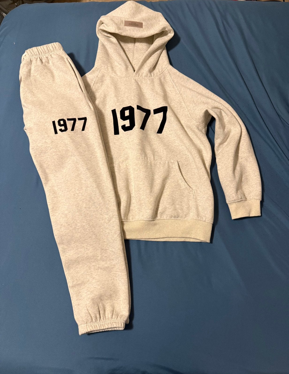 Essentials 1977 Trainingspak - Maat S - Nieuw, Kleding | Heren, Heren-kledingpakketten, Ophalen of Verzenden, Nieuw, Maat 46 (S) of kleiner