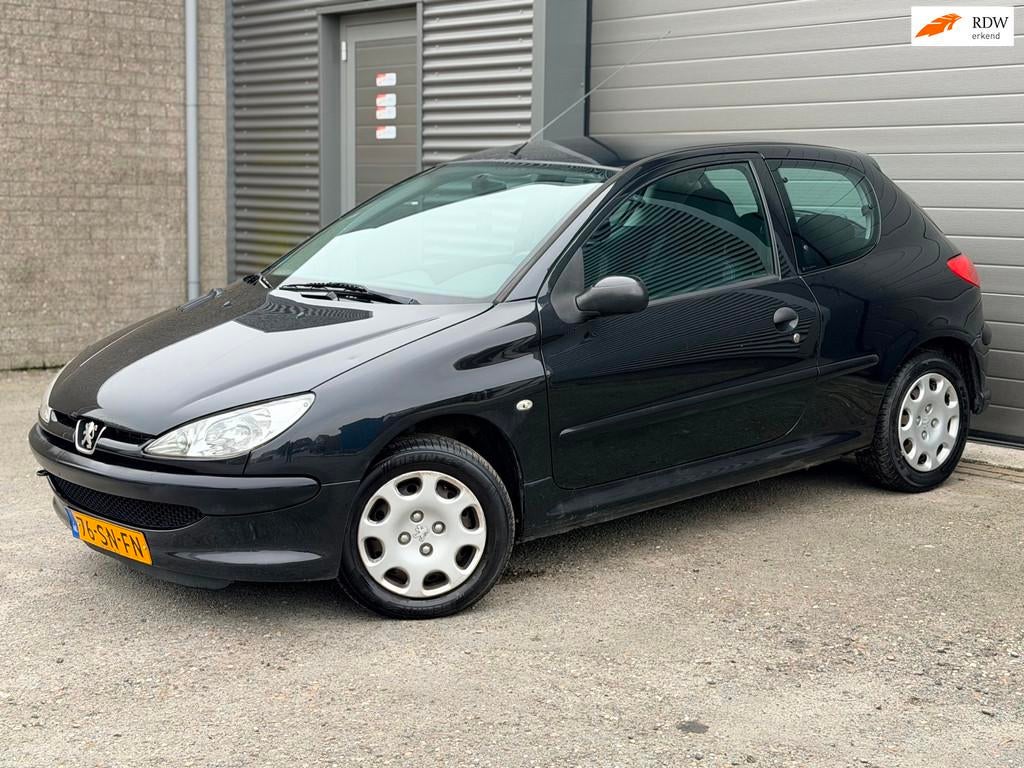 Peugeot 206 1.4 One-line, Voorwielaandrijving, 31 €/maand, 4 cilinders, Zwart