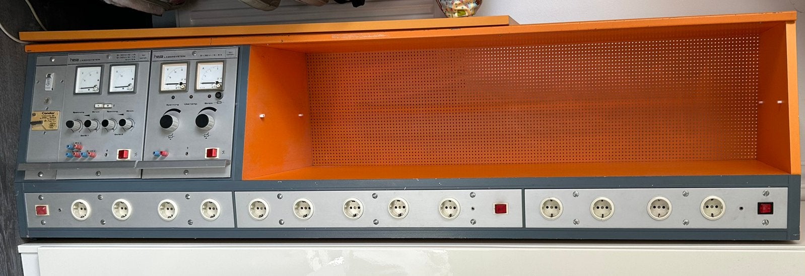 Hera lab meubel, Ophalen