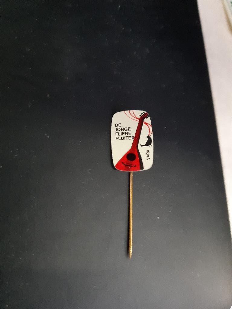 Speldje Vara de jonge flierefluiters (Z184-38), Ophalen of Verzenden, Zo goed als nieuw, Overige onderwerpen