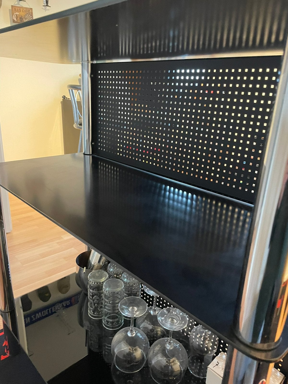 Mooie moderne bar met draaibare barkrukken, Ophalen, Gebruikt, Inclusief barstoelen