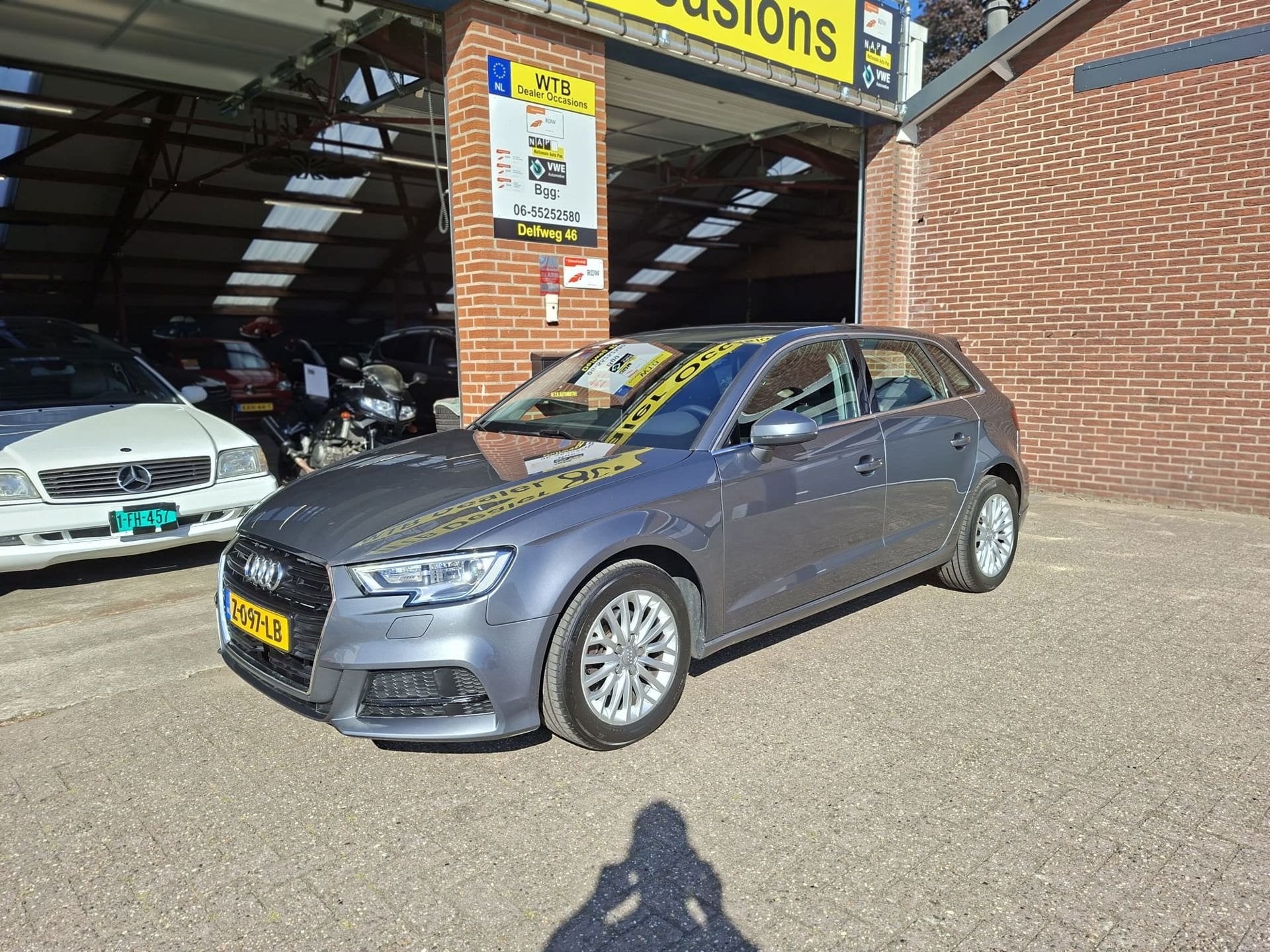 Audi A3 Sportback 30 TFSI Pro S-Line Autom, Trekhaak, Leder,, Auto's, Dealer onderhouden, Gebruikt, Leder, Bedrijf