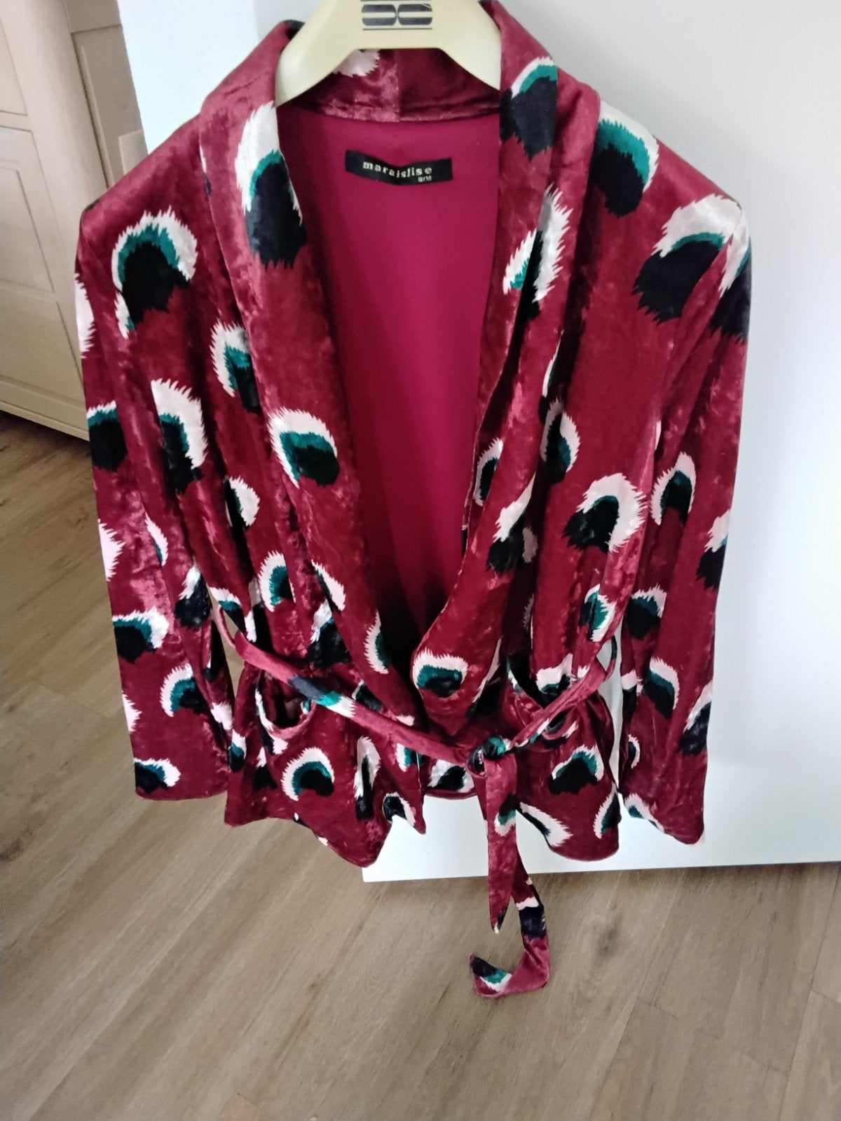 Maraislise fluwelen jasje met luipaardprint, Nieuw, Ophalen of Verzenden, Maat 36 (S), Rood