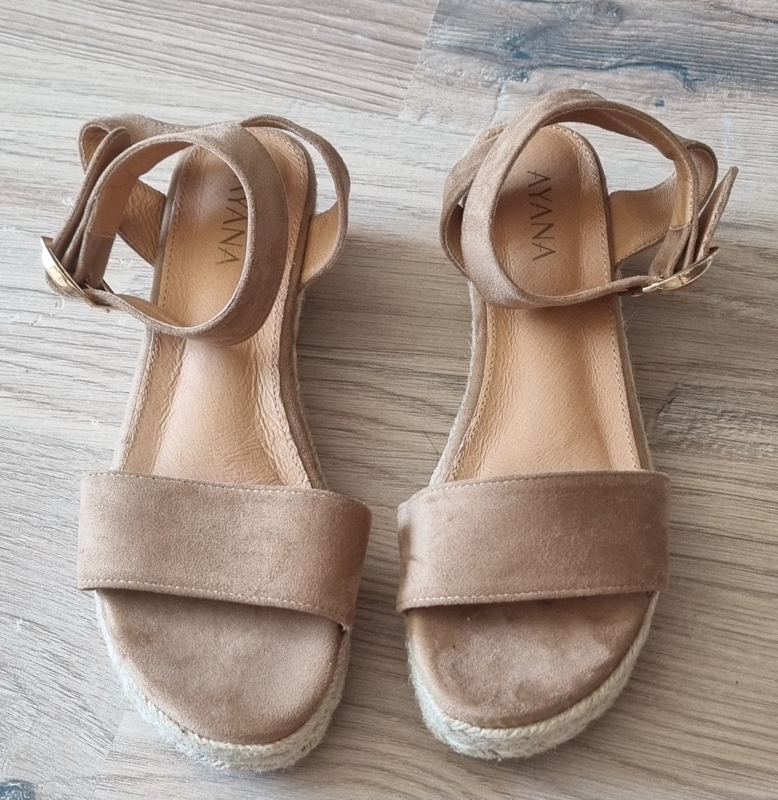 Ayana Sandalen met sleehak - Maat 38, Beige, Zo goed als nieuw, Ayana, Sandalen of Muiltjes