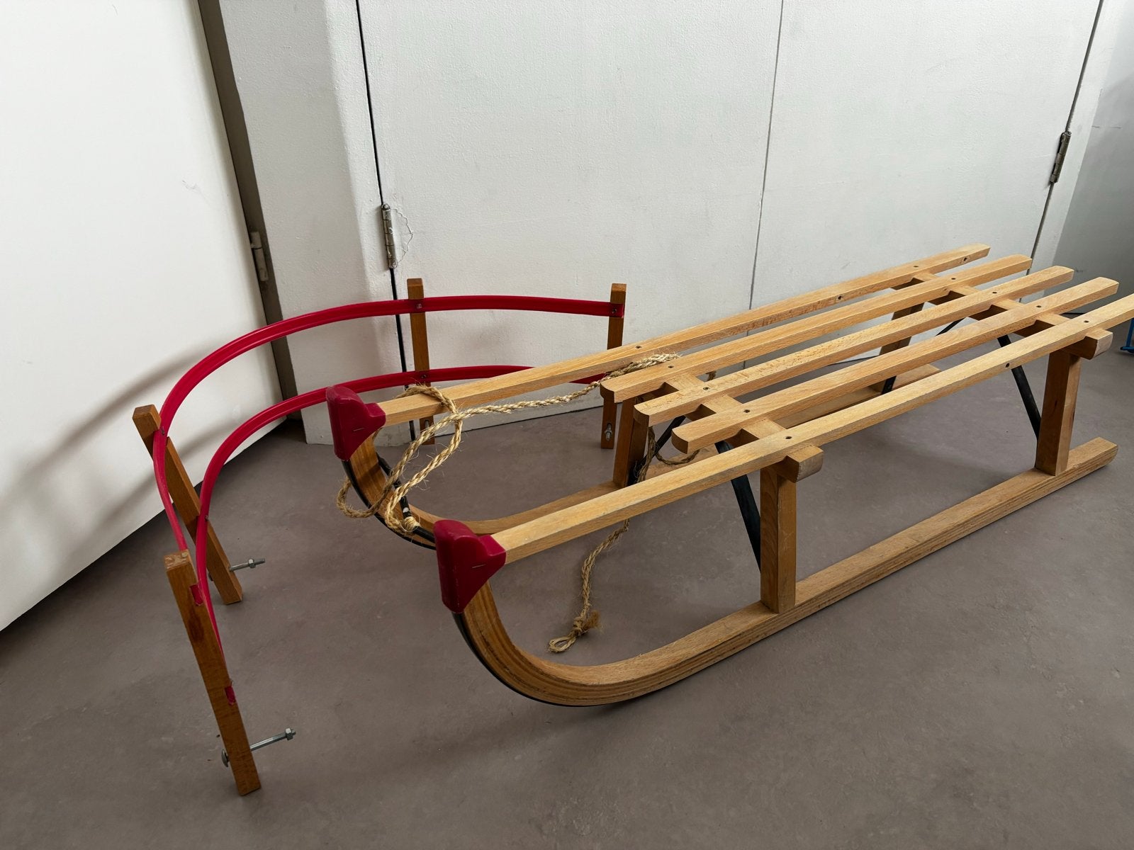 Houten slee met rugleuning - Zo goed als nieuw, Ophalen, Rugleuning, Zo goed als nieuw, Hout