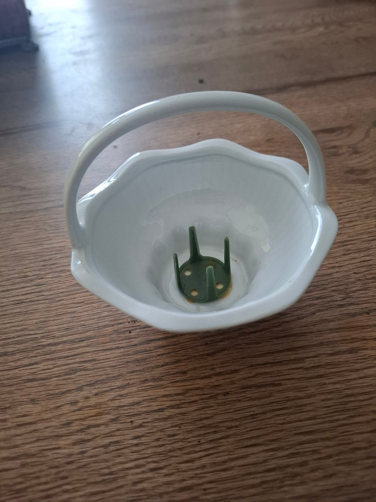 Wit keramisch bloemenmandje met handvat, Ophalen of Verzenden