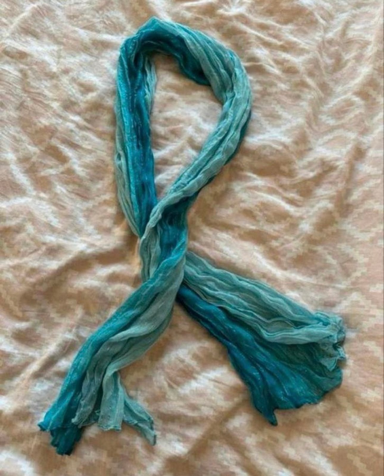 Lichtblauwe sjaal met zilveren details - Boho stijl, Ophalen of Verzenden, Zo goed als nieuw, Maat 46/48 (XL) of groter, Sjaal