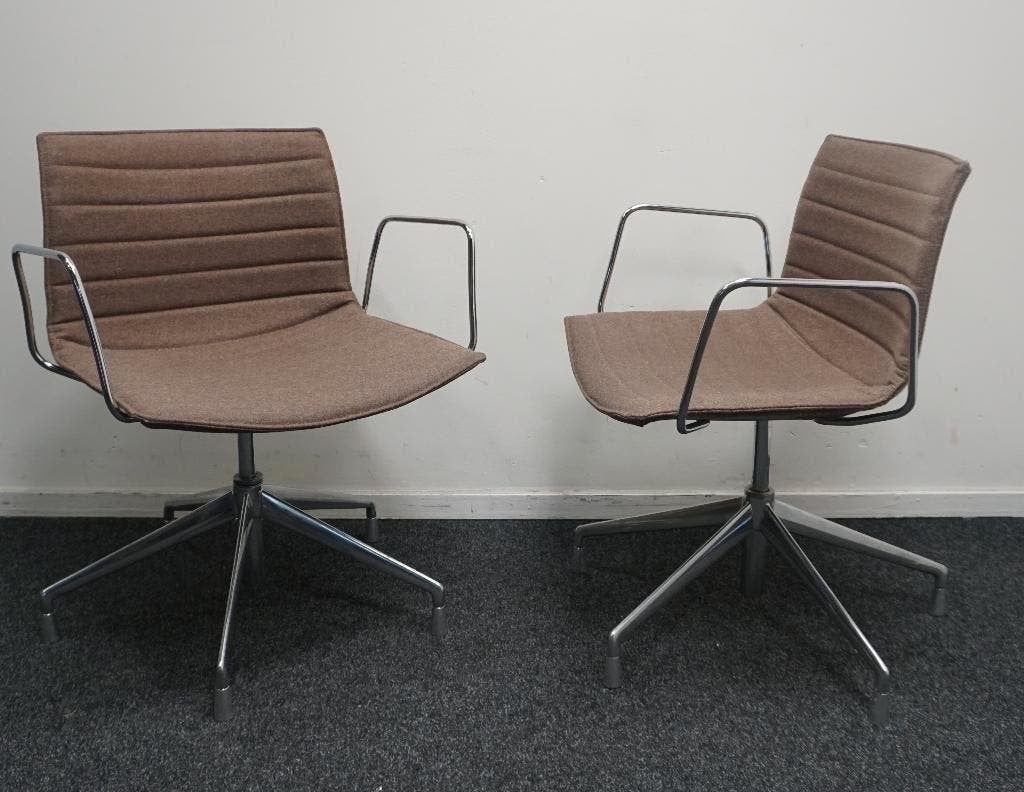 Arper Catifa 53 Design Vergaderstoelen | Bruin | Draaibaar, Gebruikt, Ophalen of Verzenden, Metaal, -