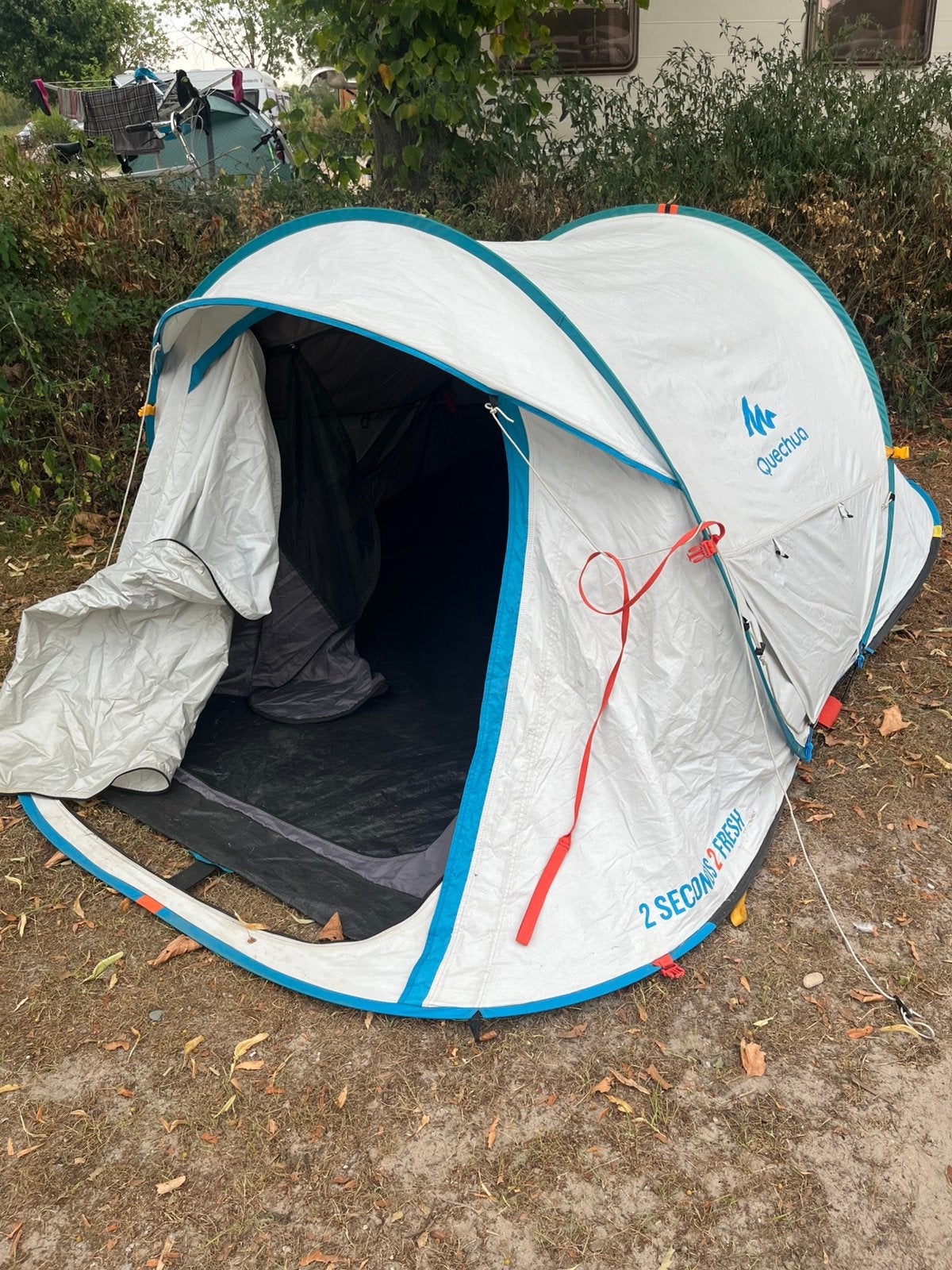 Quechua pop-up tent 2 persoon, Ophalen, Zo goed als nieuw, Tot en met 2