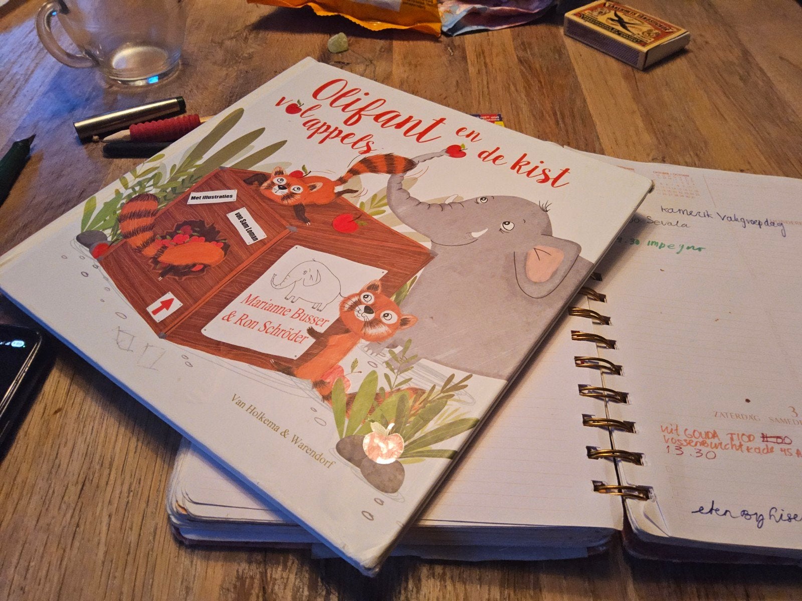 Olifant en de kist vol appels - Kinderboek, Ophalen of Verzenden, Gelezen, Marianne Busser & Ron Schröder