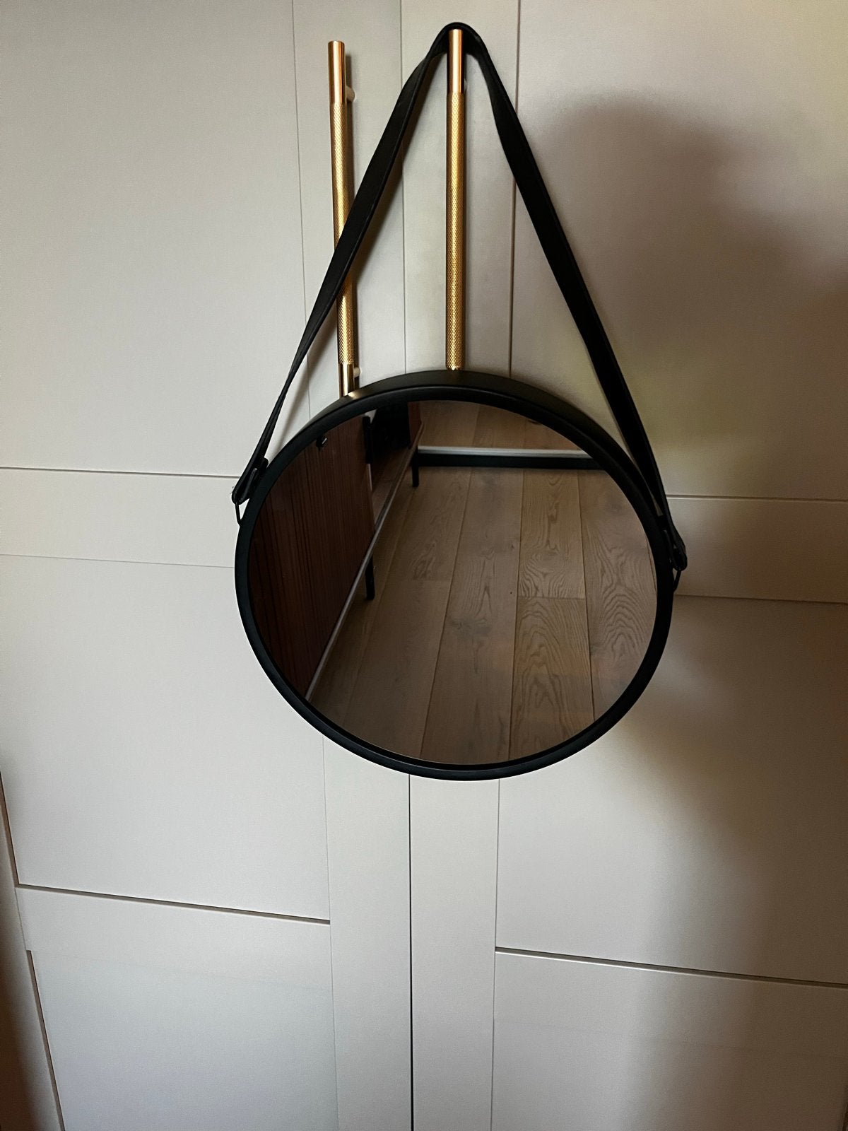 Ronde spiegel met leren band - Diameter 33cm, Huis en Inrichting, Woonaccessoires | Spiegels, Ophalen, Minder dan 50 cm, Rond