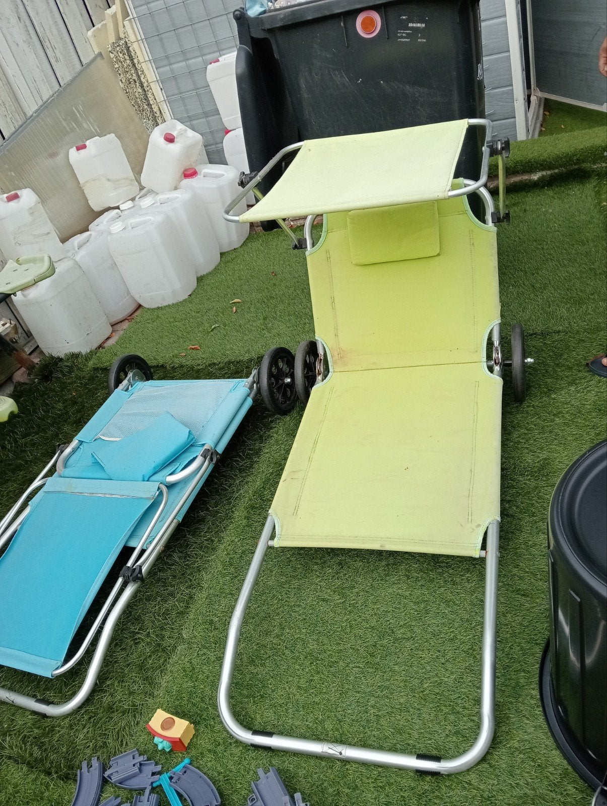 2x Strandstoel op wielen - groen en blauw, Ophalen, Gebruikt, Campingstoel