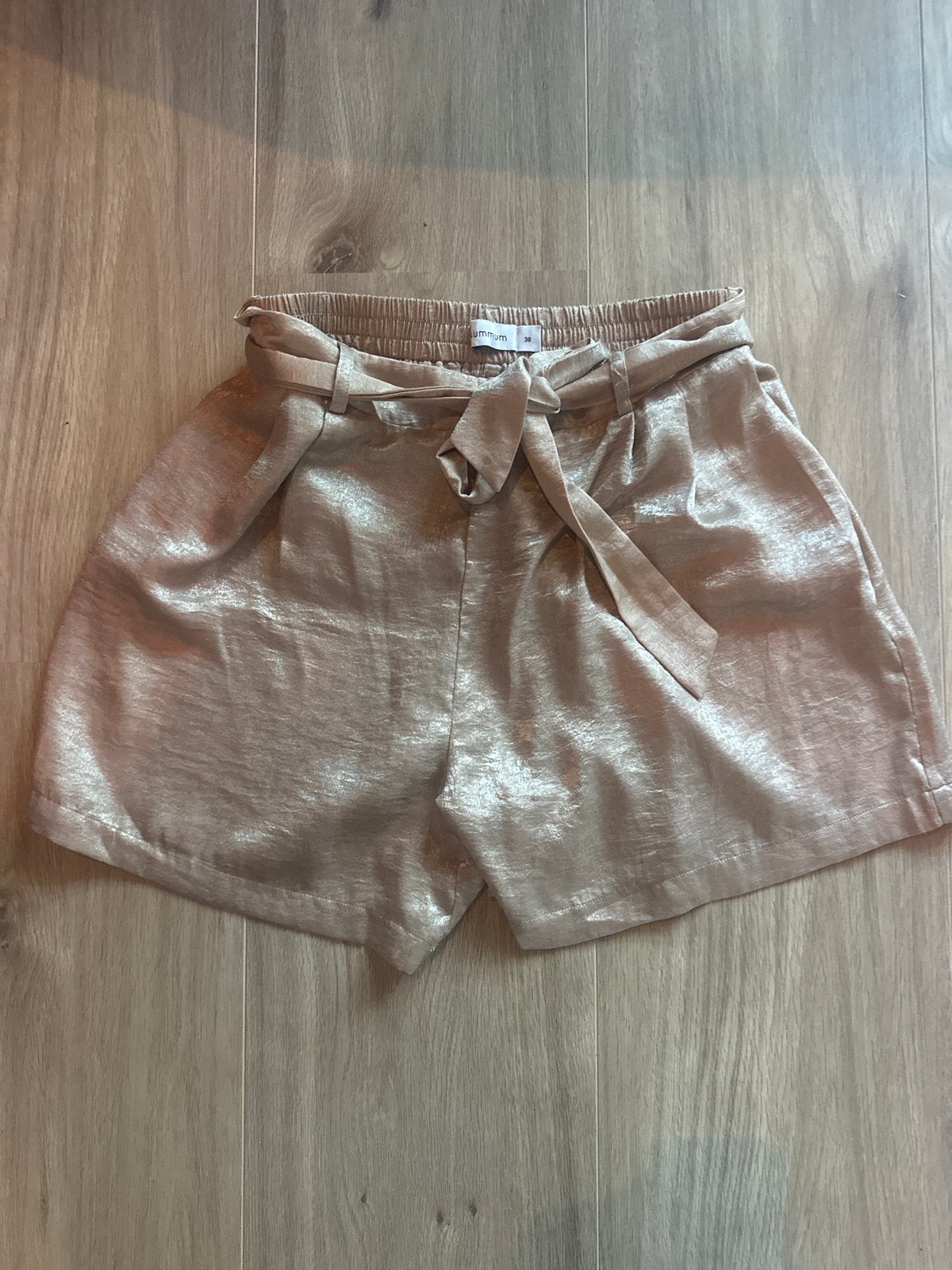 Summum short maat M, Kort, Zo goed als nieuw, Goud, Ophalen