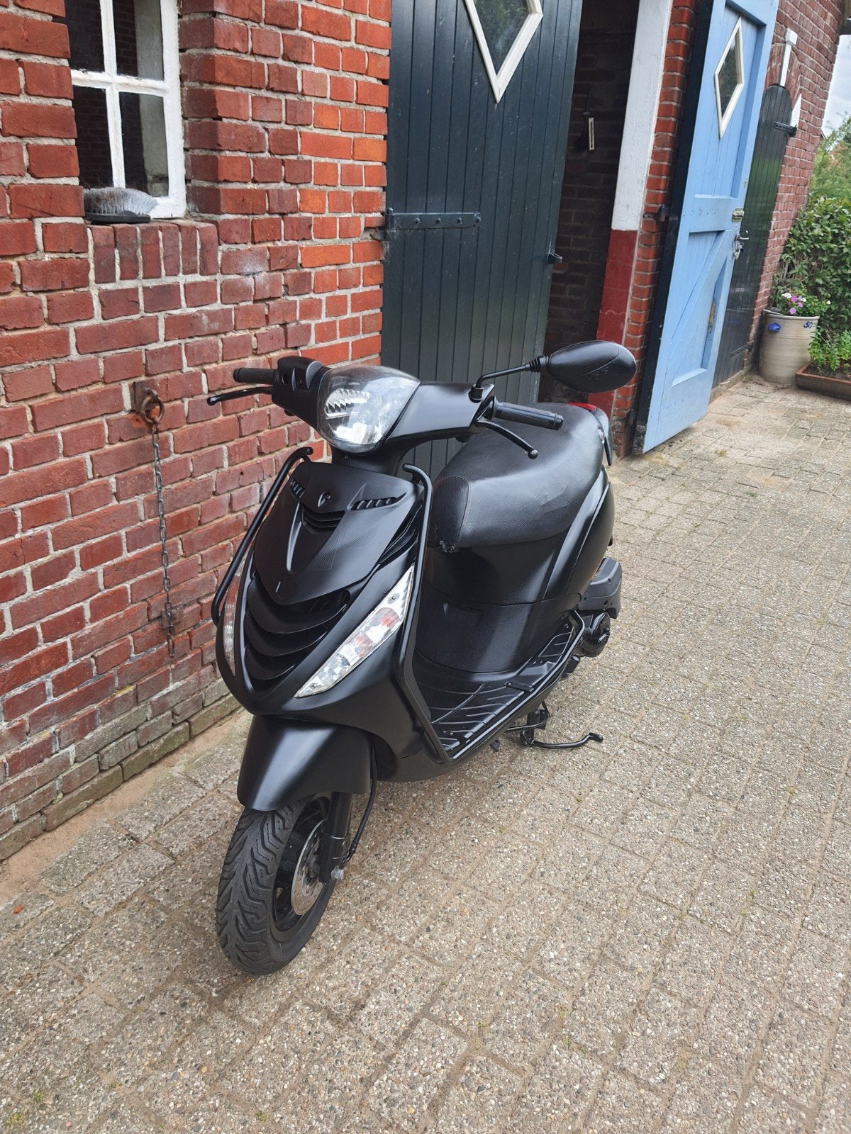 Piaggio zip. Geel kenteken. Frame staat op origineel 2t, Fietsen en Brommers, Scooters | Piaggio, Ophalen, Zo goed als nieuw, Benzine