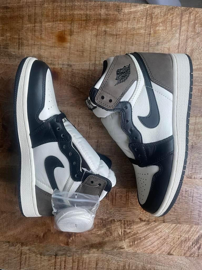 Jordan 1 Retro High Dark Mocha (GS), Kleding | Dames, Schoenen, Nieuw, Sneakers of Gympen, Bruin, Ophalen of Verzenden