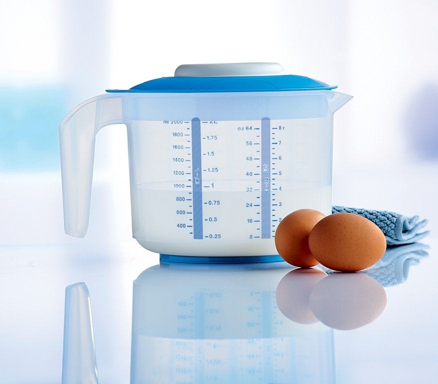 Tupperware Mix-N-Meet 2L Blauw Nieuw, Huis en Inrichting, Keuken | Tupperware, Ophalen of Verzenden, Nieuw, Blauw, Beker of Kan