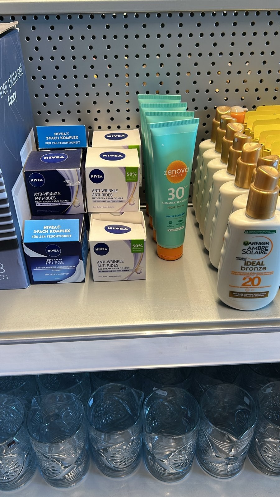 Partij Nivea cosmetica en zonnebrand (Zenova, Garnier), Sieraden, Tassen en Uiterlijk, Uiterlijk | Lichaamsverzorging, Nieuw, Bodylotion, Crème of Olie