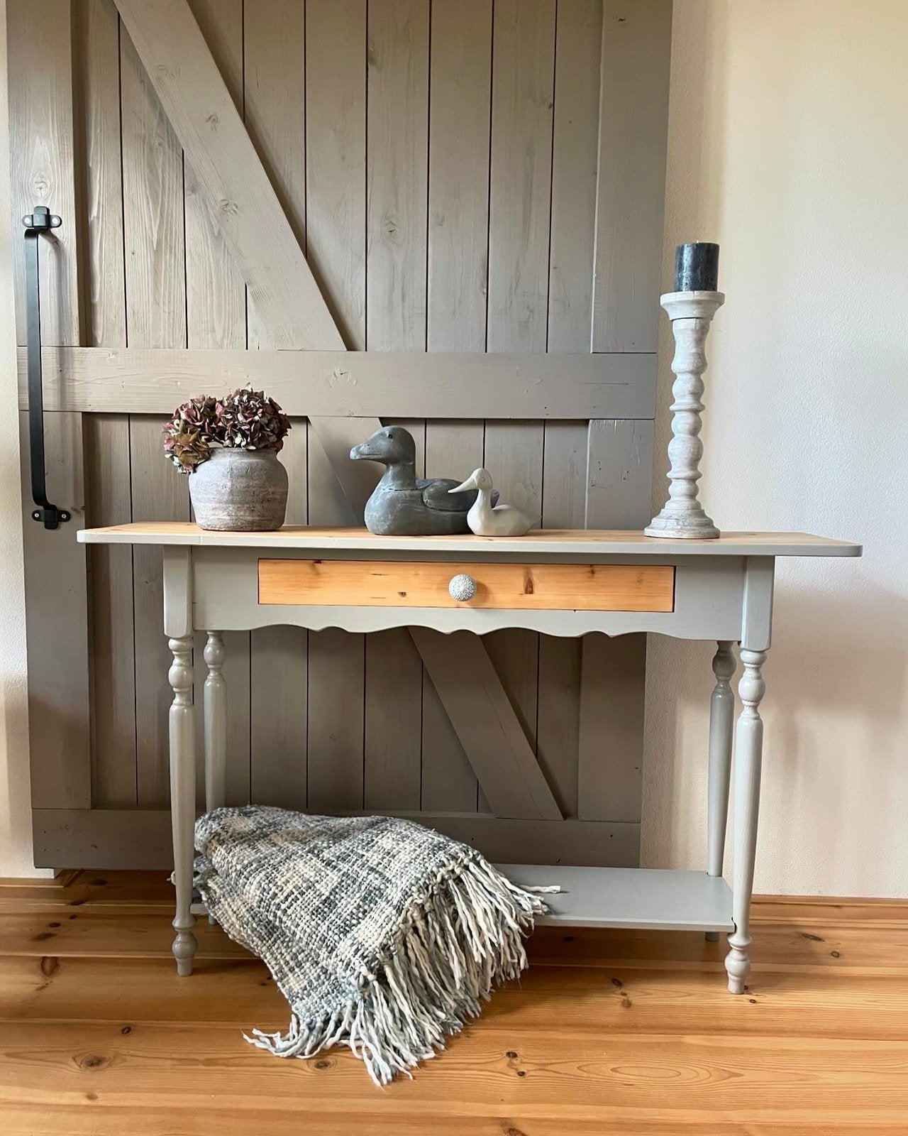 Grijze houten sidetable, Ophalen, 100 tot 150 cm, Grenenhout, Landelijk