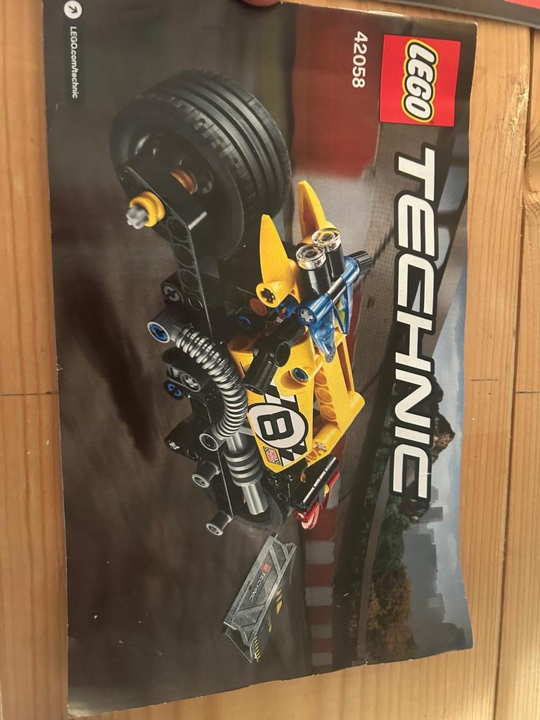 LEGO Technic 42058 Stuntmotor - Compleet zonder doos, Ophalen of Verzenden, Zo goed als nieuw